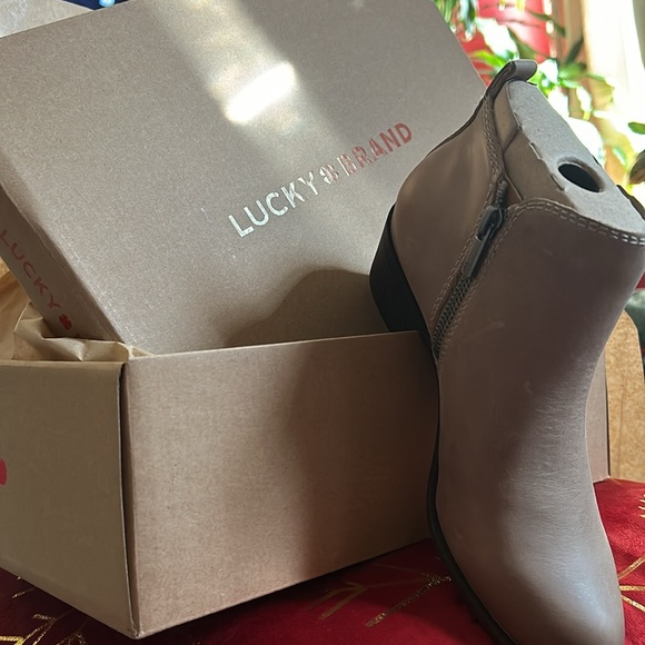 NWB… ankle boot - Picture 2 of 6